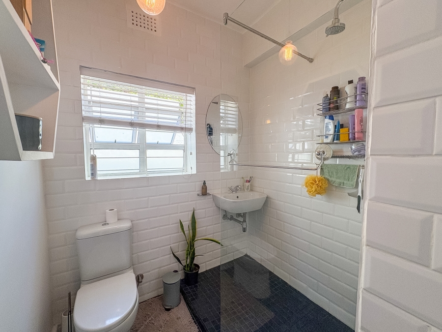 2 Bedroom Property for Sale in Vredehoek Western Cape